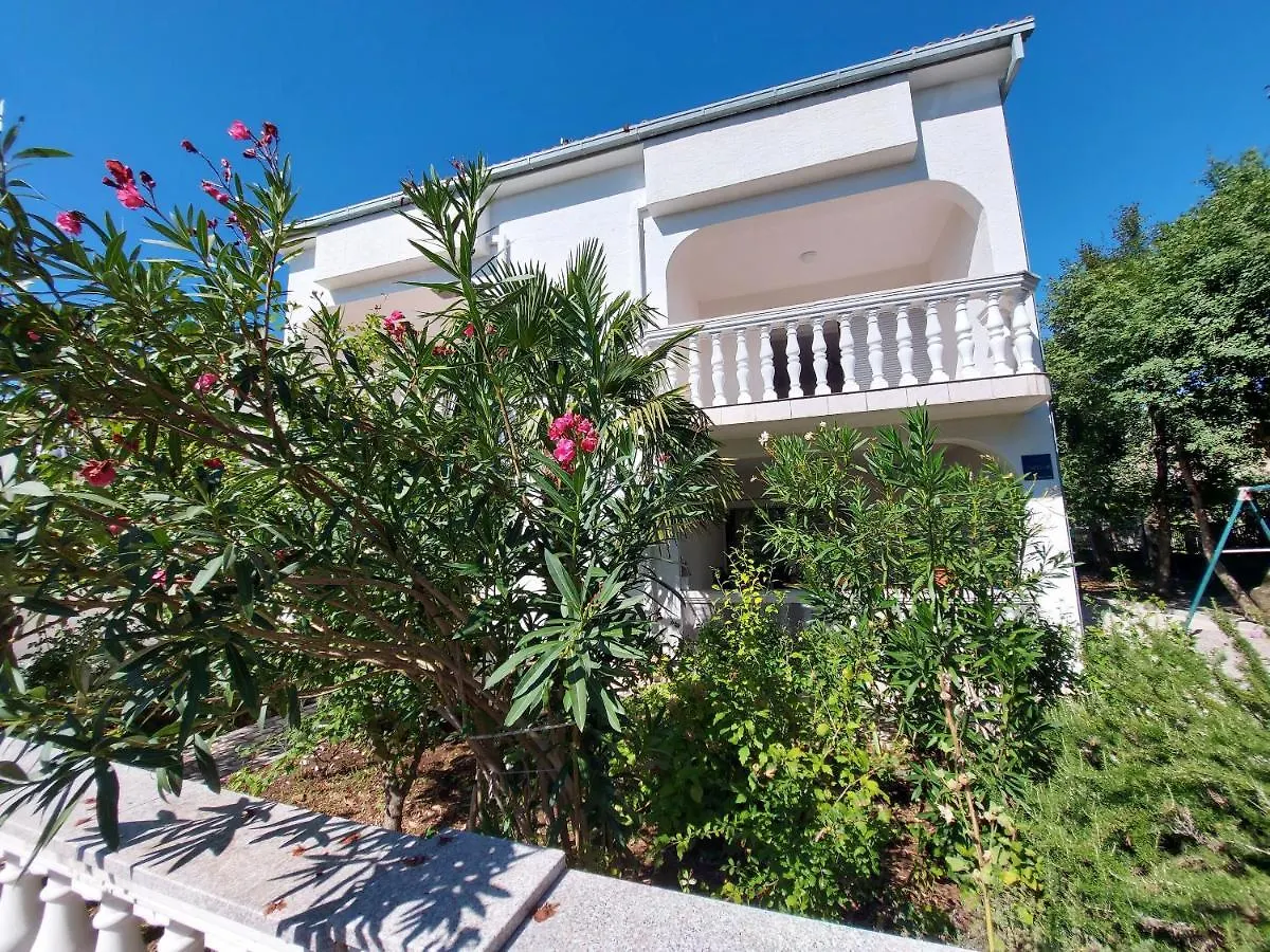 Apartments Franjo Jadranovo